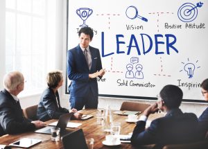 כיצד יועץ עסקי יכול לסייע לכם לפתח מנהיגות?